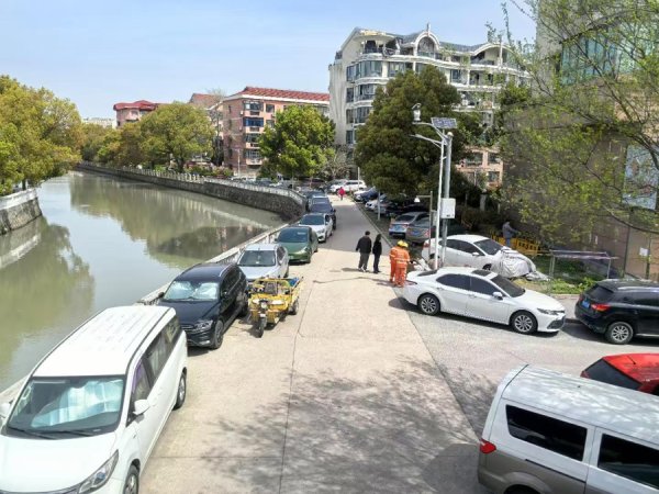 GGV纪源资本 河道岸线长期被70余辆私家车“霸占”，问题能解吗？来看看浦东这个镇的办法
